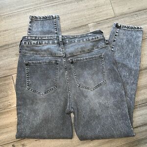 Size 4 Winderly Gray Skinny High Rise Ankle Stone washed look Jeans.